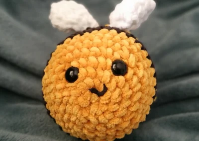 Peluche crochet abeille