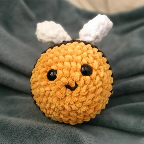 Peluche crochet abeille