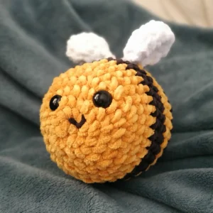 Peluche crochet abeille