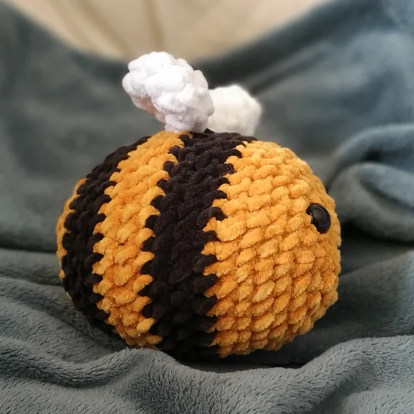 Peluche crochet abeille