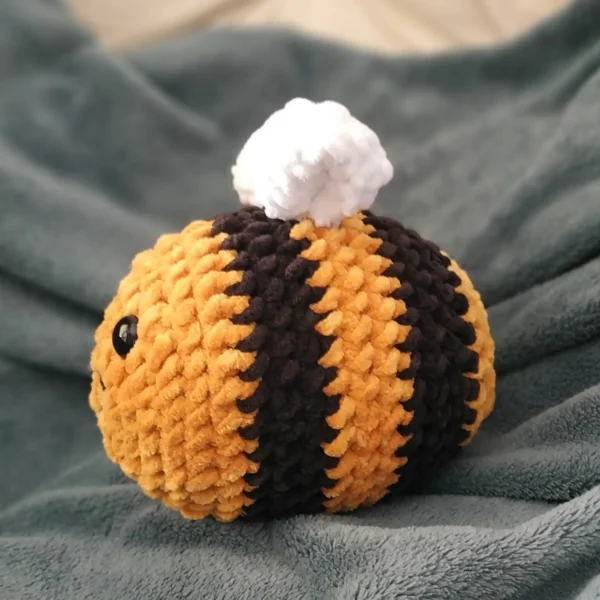 Peluche crochet abeille