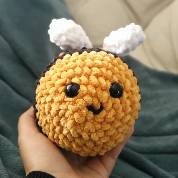 Peluche crochet abeille